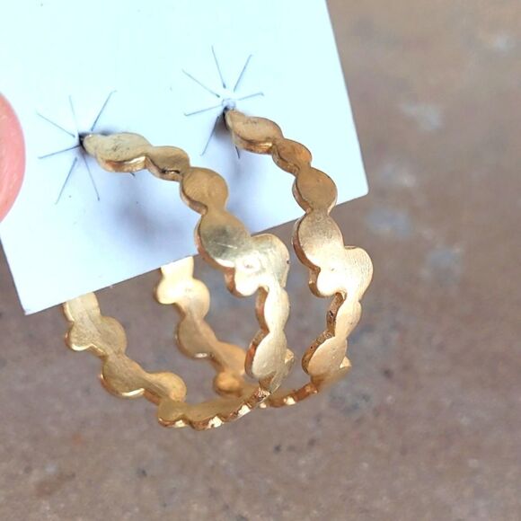 New! Gorgeous Gold Hoop Abstract Post Earrings - Picture 1 of 3